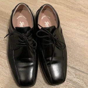 Boys Florsheim leather shoes square toe